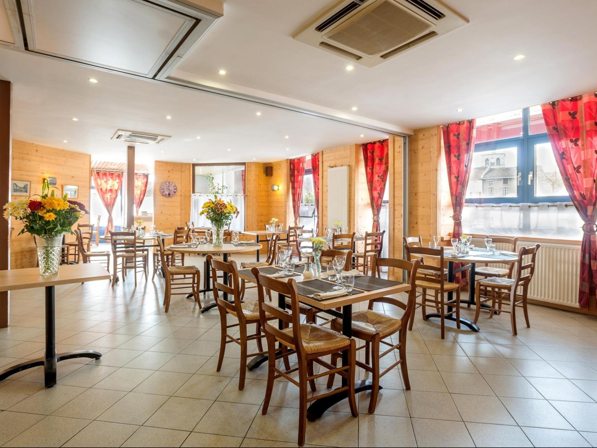 Hôtel de la Poste_vue de la salle_Mornant