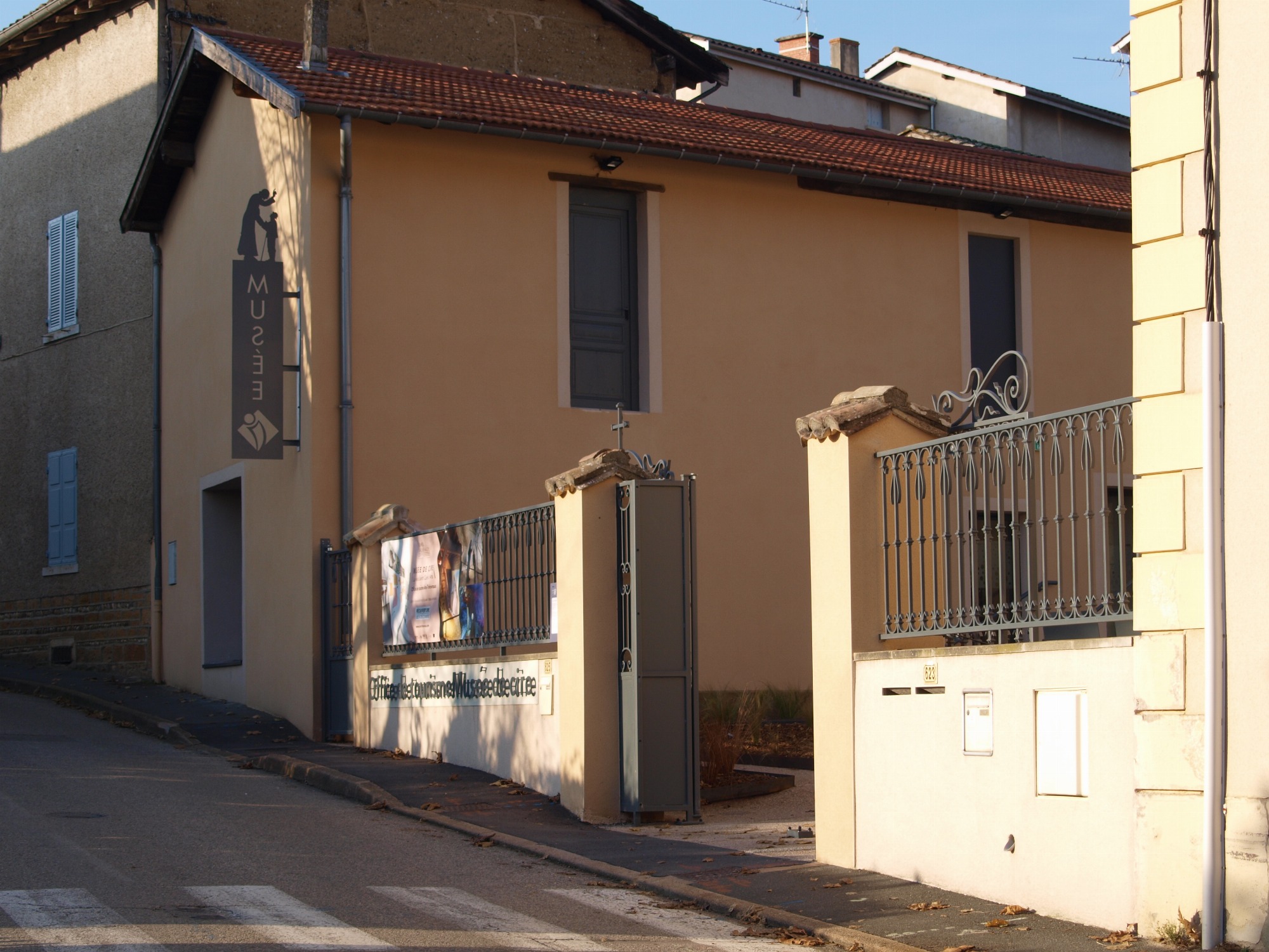 Bureau d'information à Ars