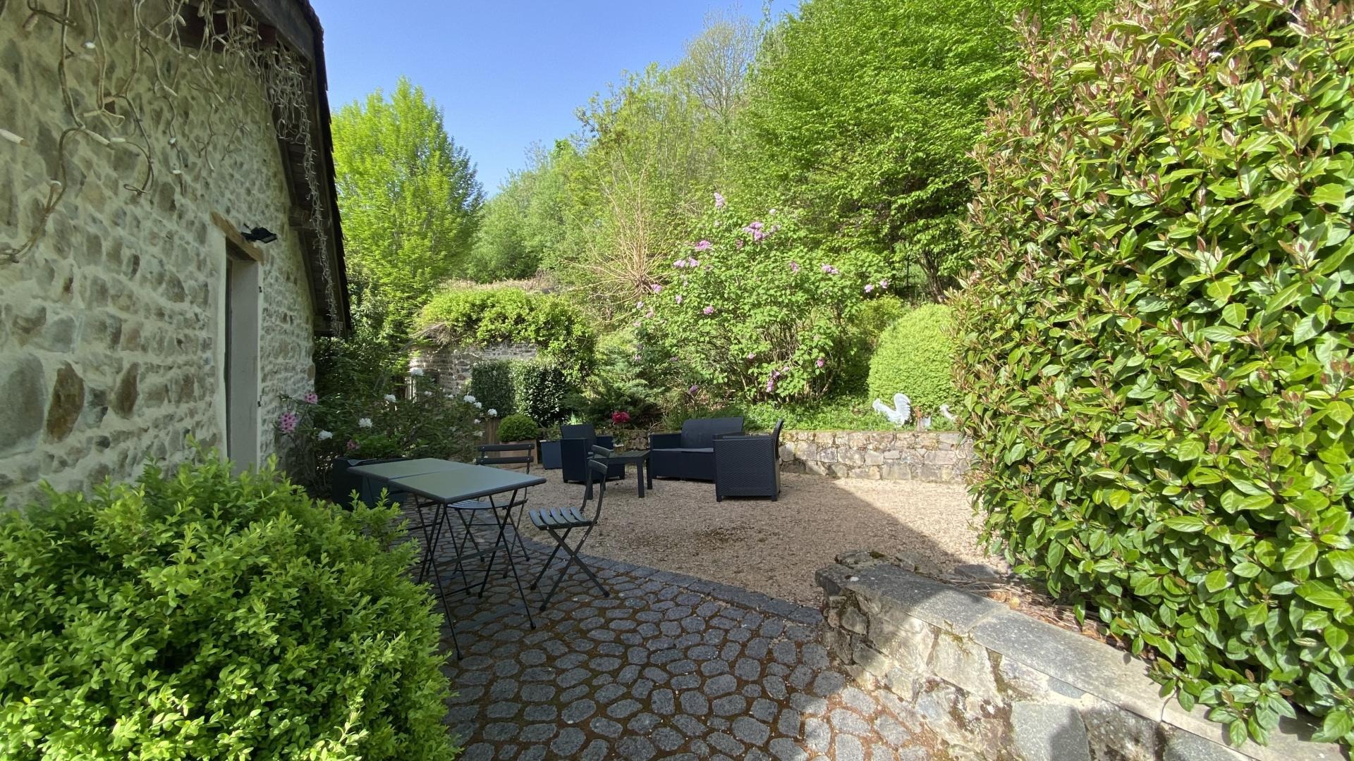 Gîte 'Le Tourvéon' à Vernay (Rhône, Beaujolais, région de Beaujeu) : Extérieur gite le Tourvéon