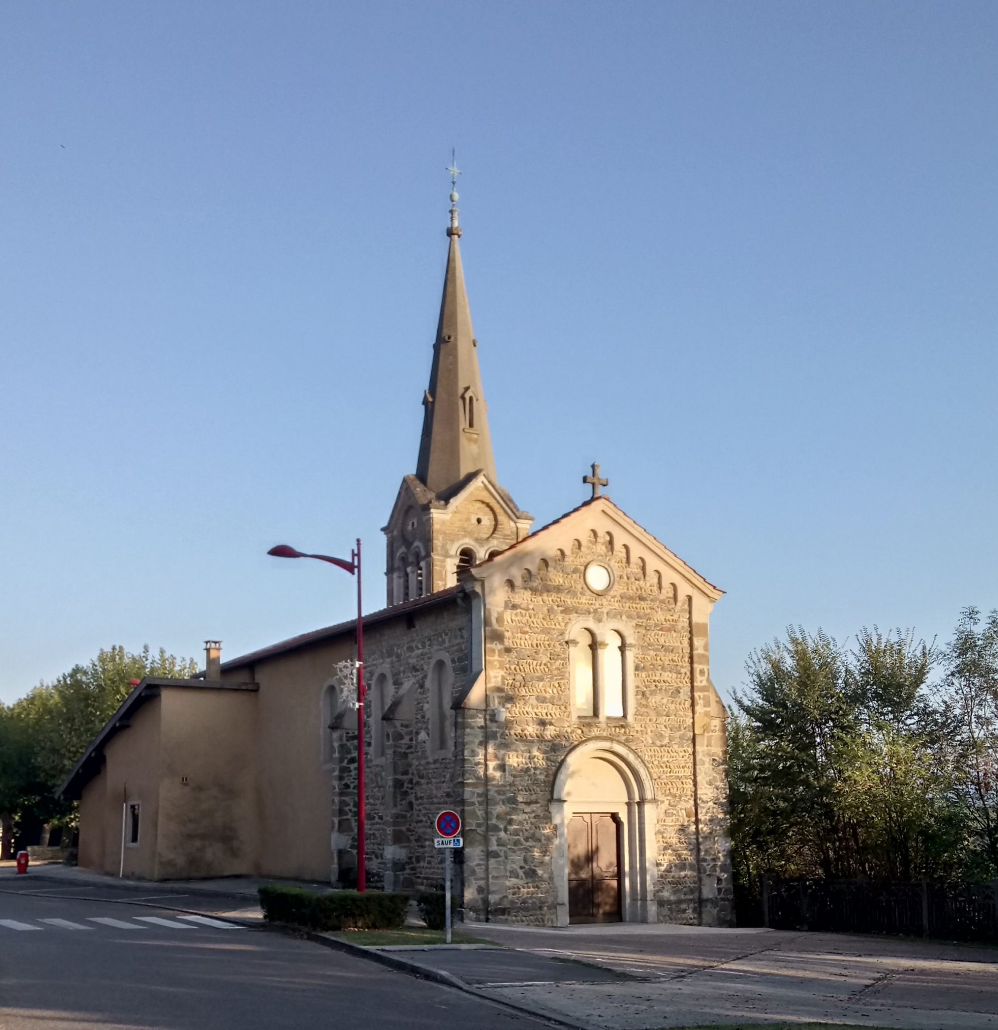 Façade de l'église de Chaumont