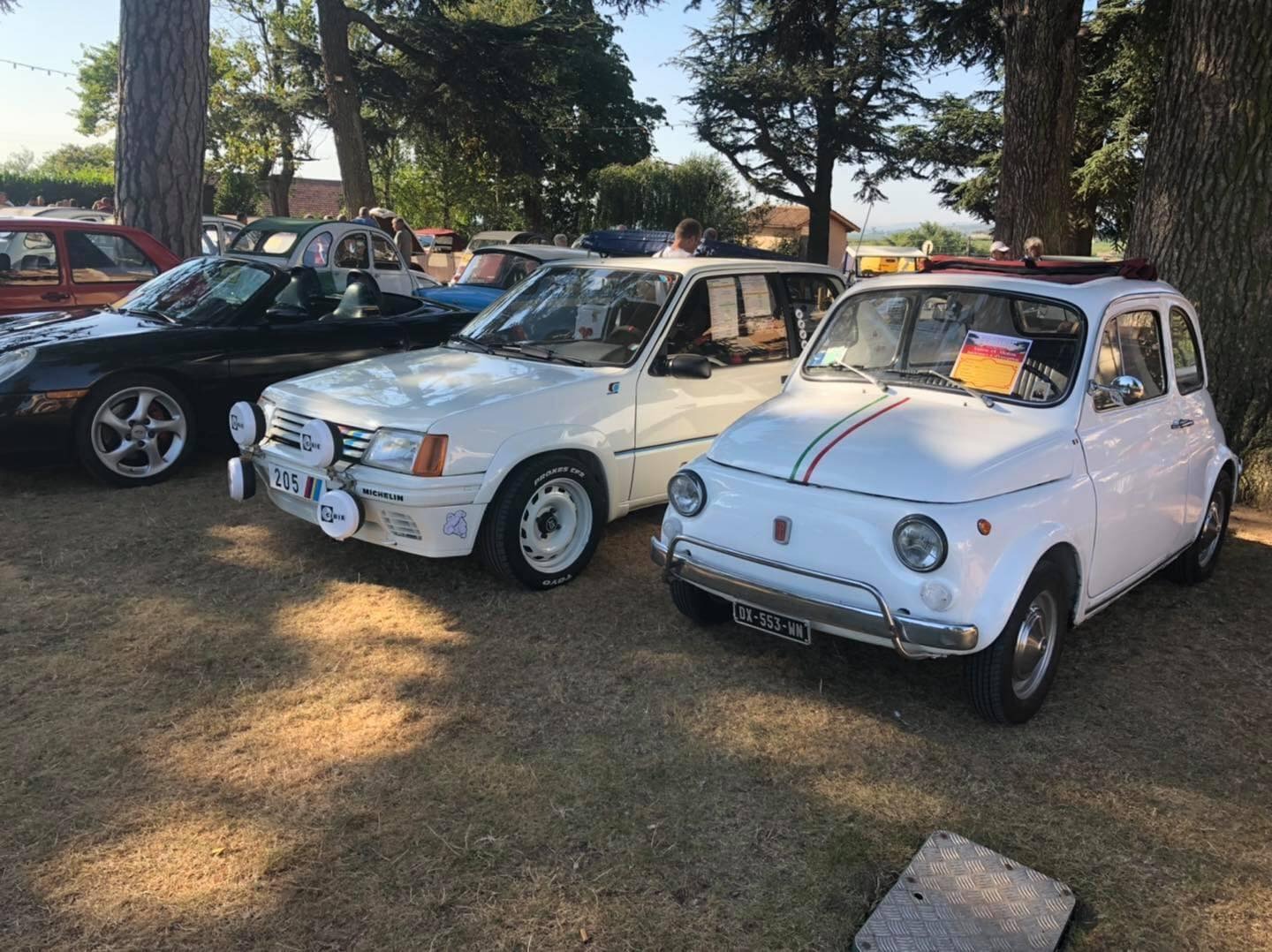 Exposition autos motos à Fleurie