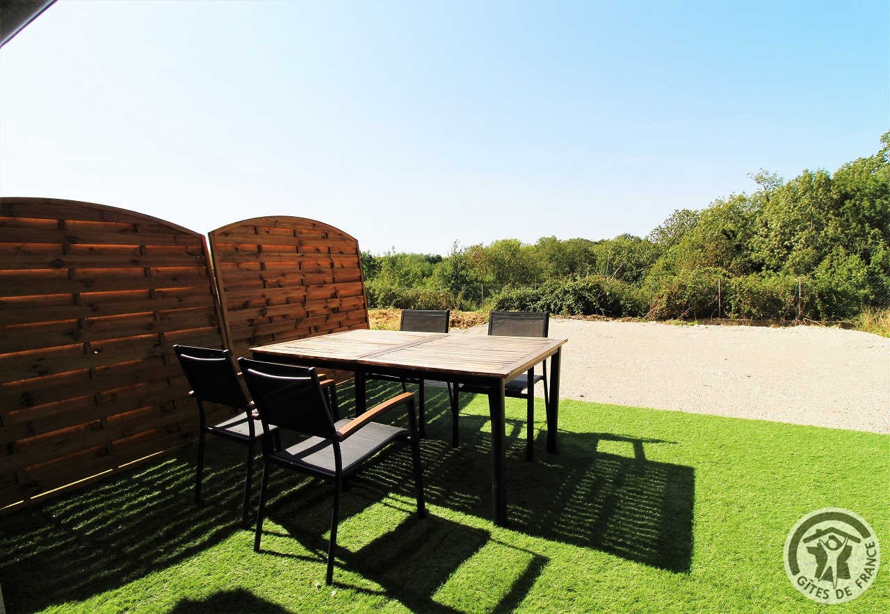 Gîte 'Les Romatières' à Chaponnay (Rhône - Plaine de Lyon - Sud-Est Lyonnais - Proximité d'Eurexpo) : la terrasse