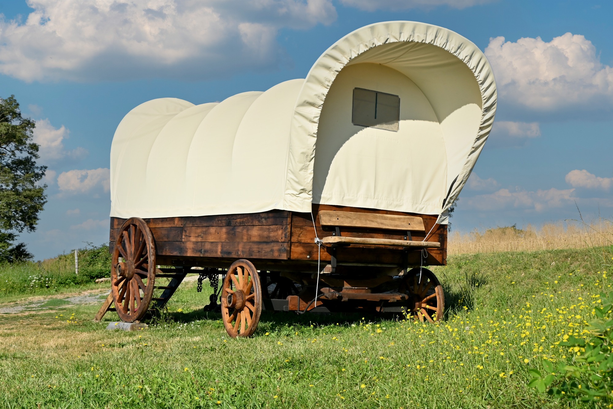 Les Tipis et chariot de l'Ouest_Longessaigne