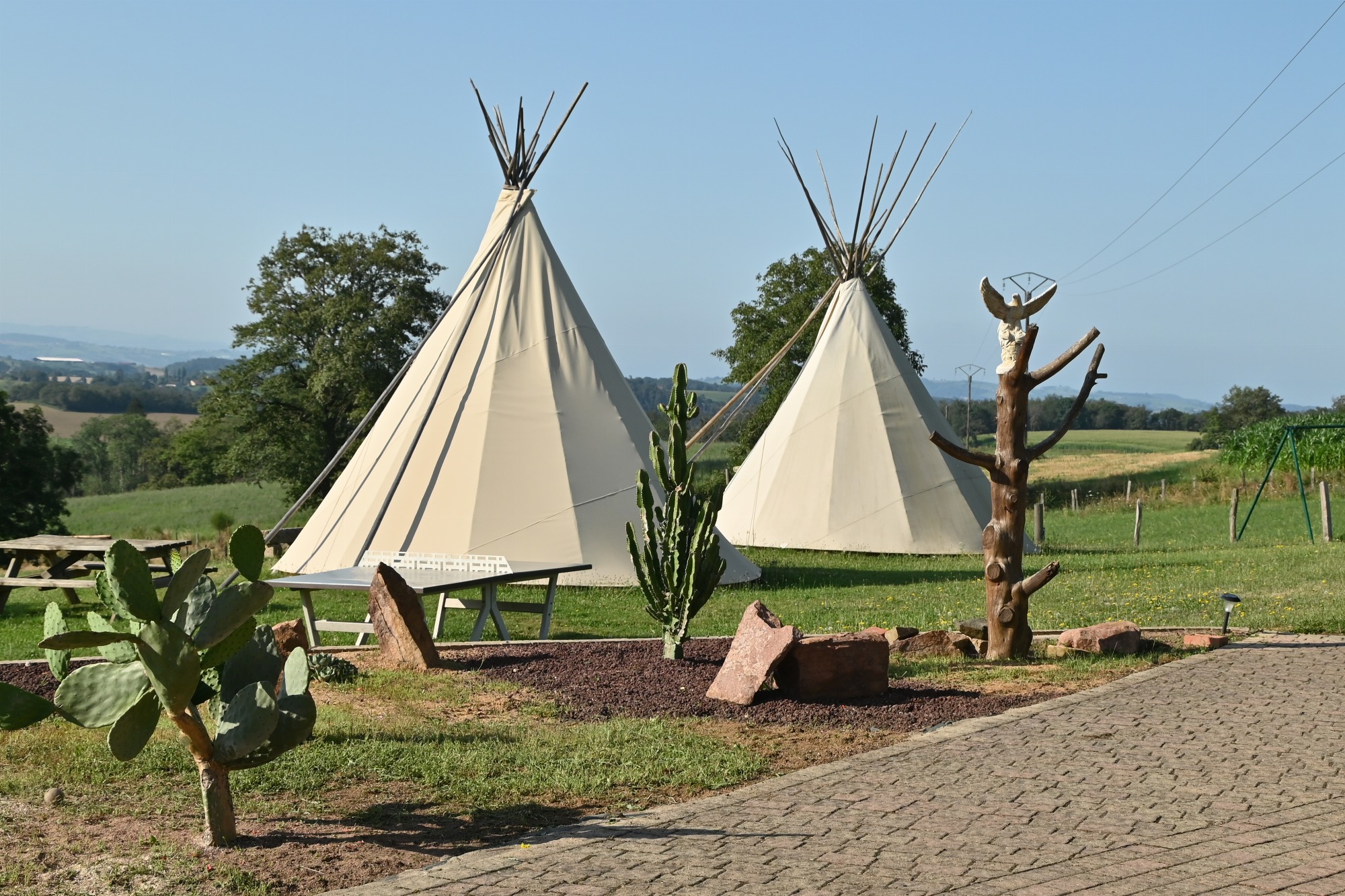 Les Tipis et chariot de l'Ouest_Longessaigne