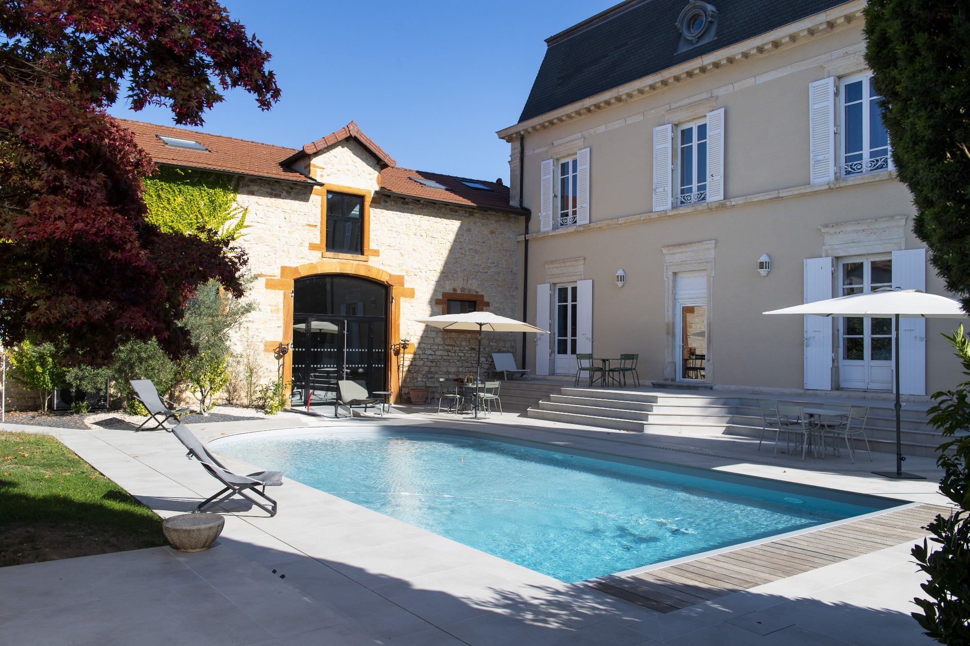 Piscine et terrasse