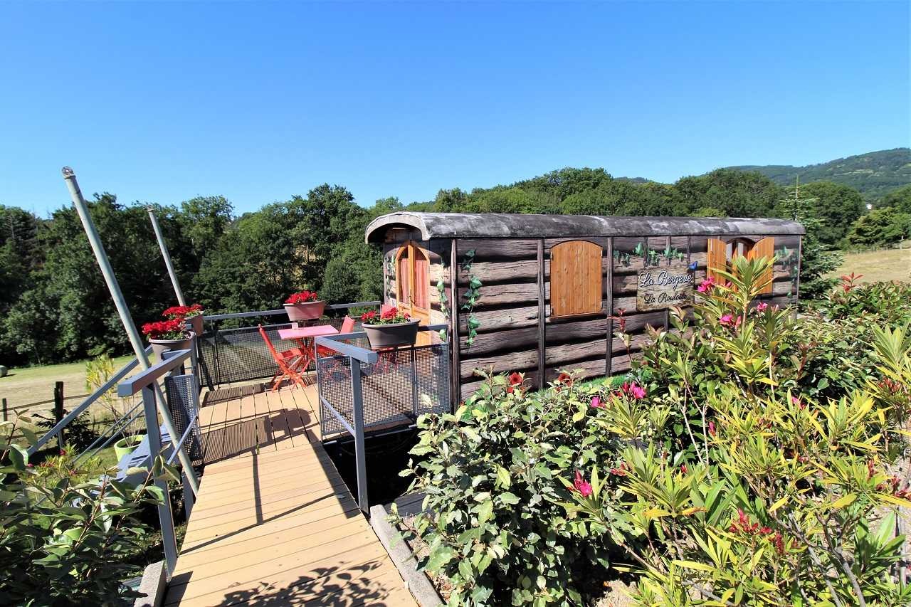 Chambres et Table d'Hôtes La Bergerie à POLLIONNAY dans le Lyonnais - Rhône : la roulotte.