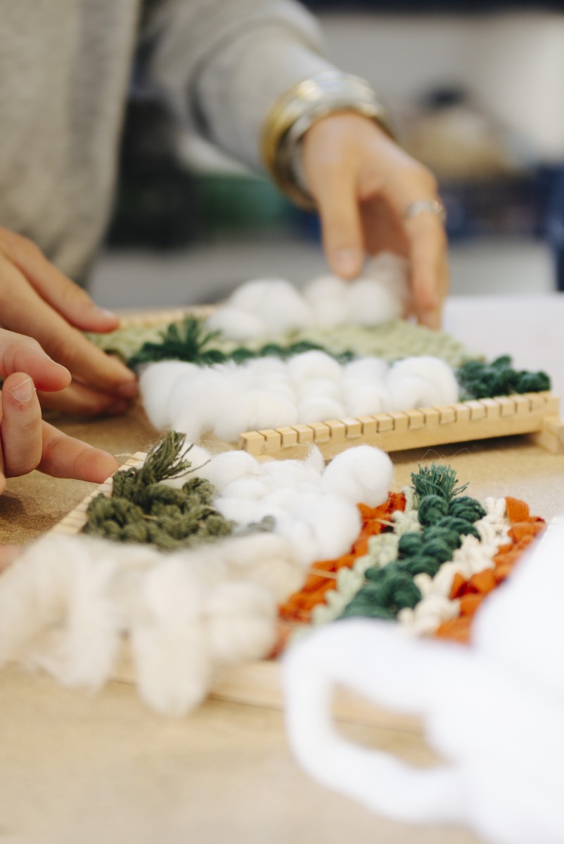 Atelier famille : tissage._Saint-Romain-en-Gal