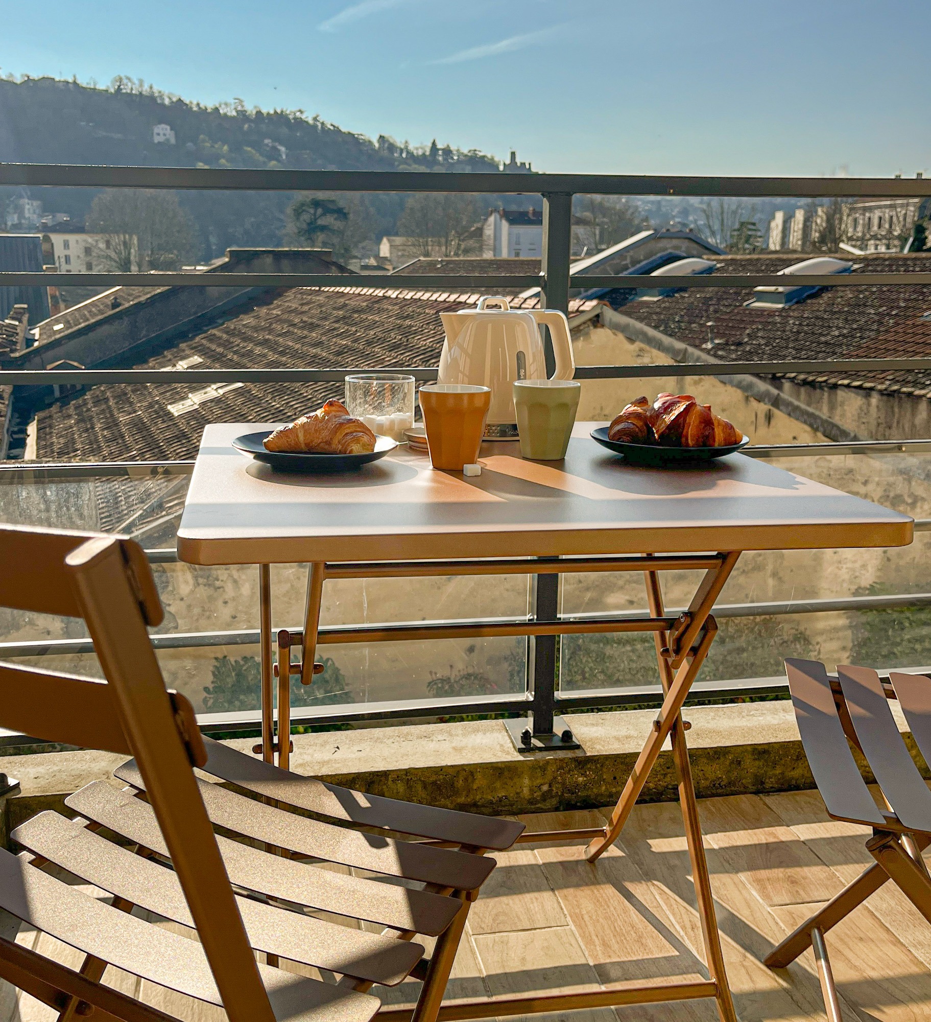 Balcon avec vue sur les toits