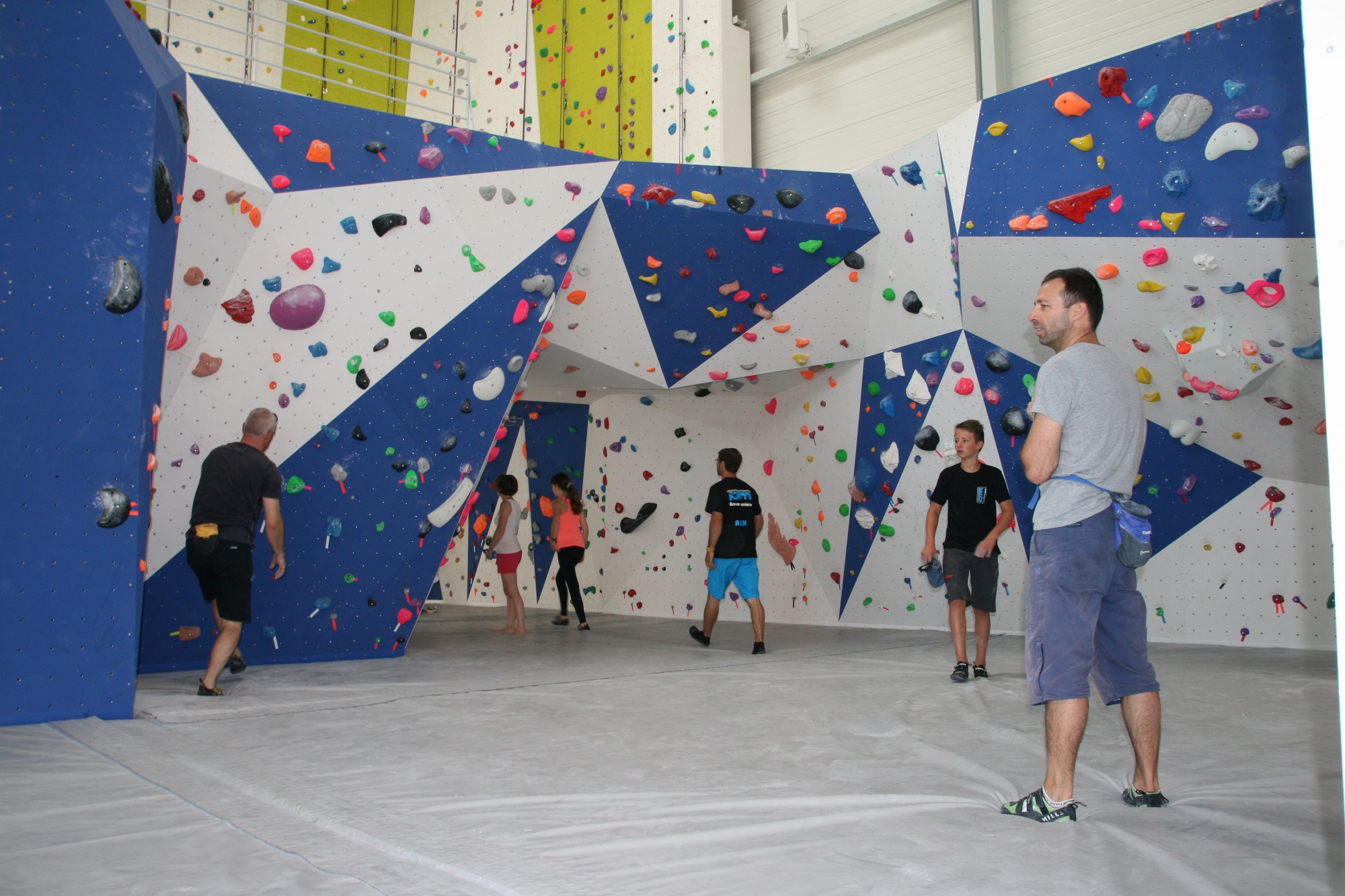 Escalade de bloc sans encordement, réception sur tapis