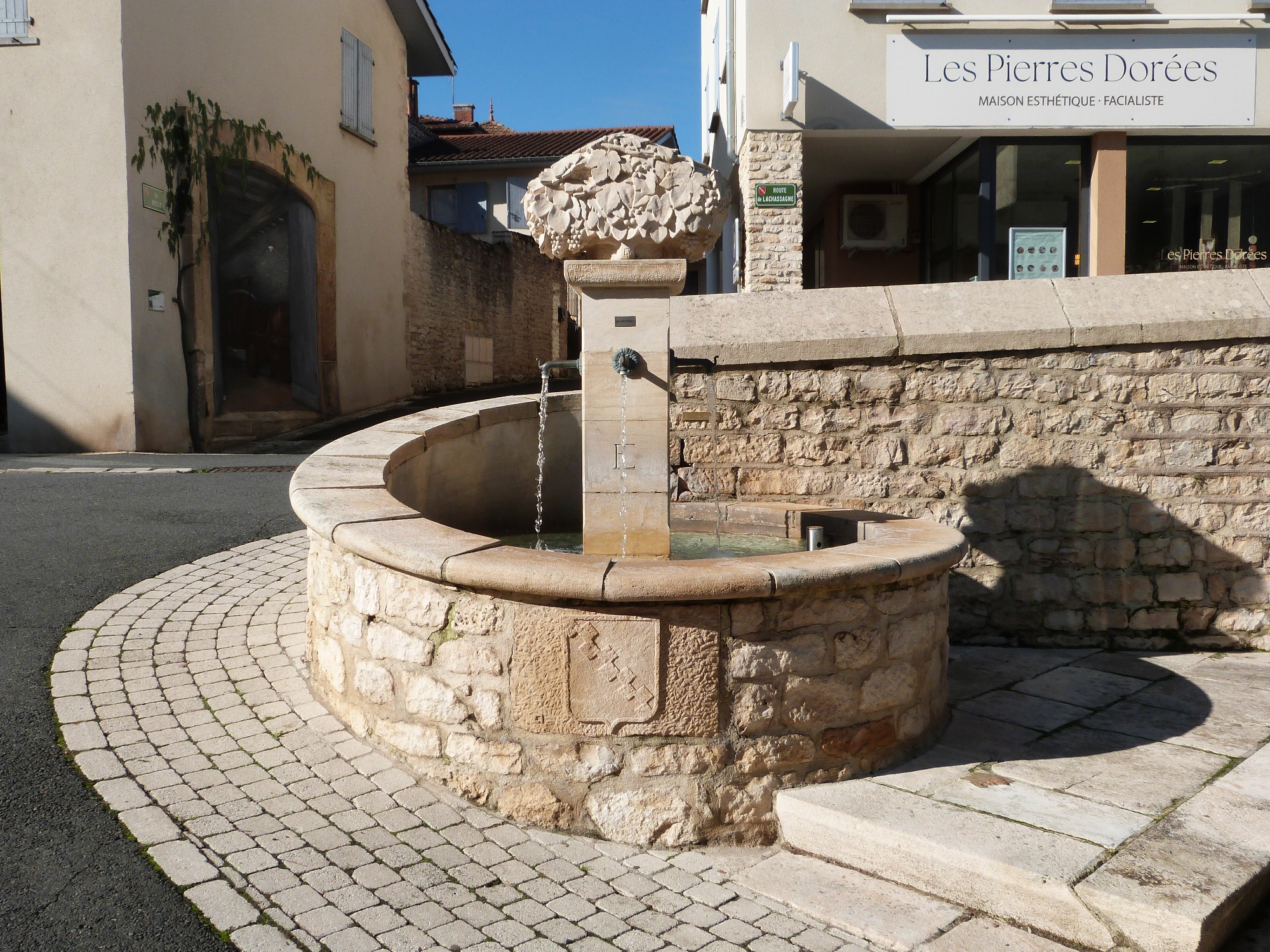 Fontaine place de l'église