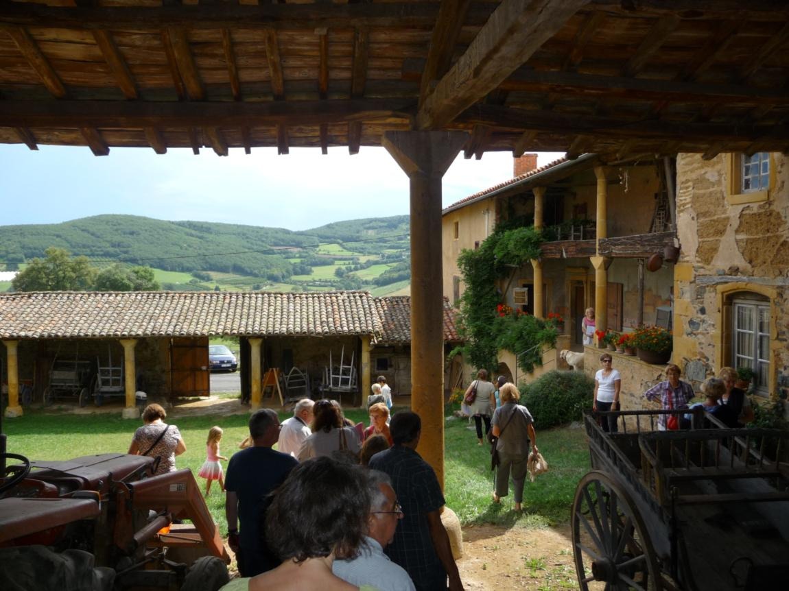 Intérieur de la cour ferme Reverdy