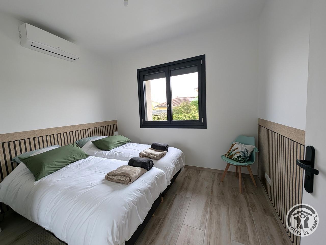Gîte - 4 personnes - 1 chambre à Chaponnay dans la Plaine de Lyon, Sud-Est Lyonnais - Proximité d'Eurexpo - RHONE : la chambre pour 2 personnes.