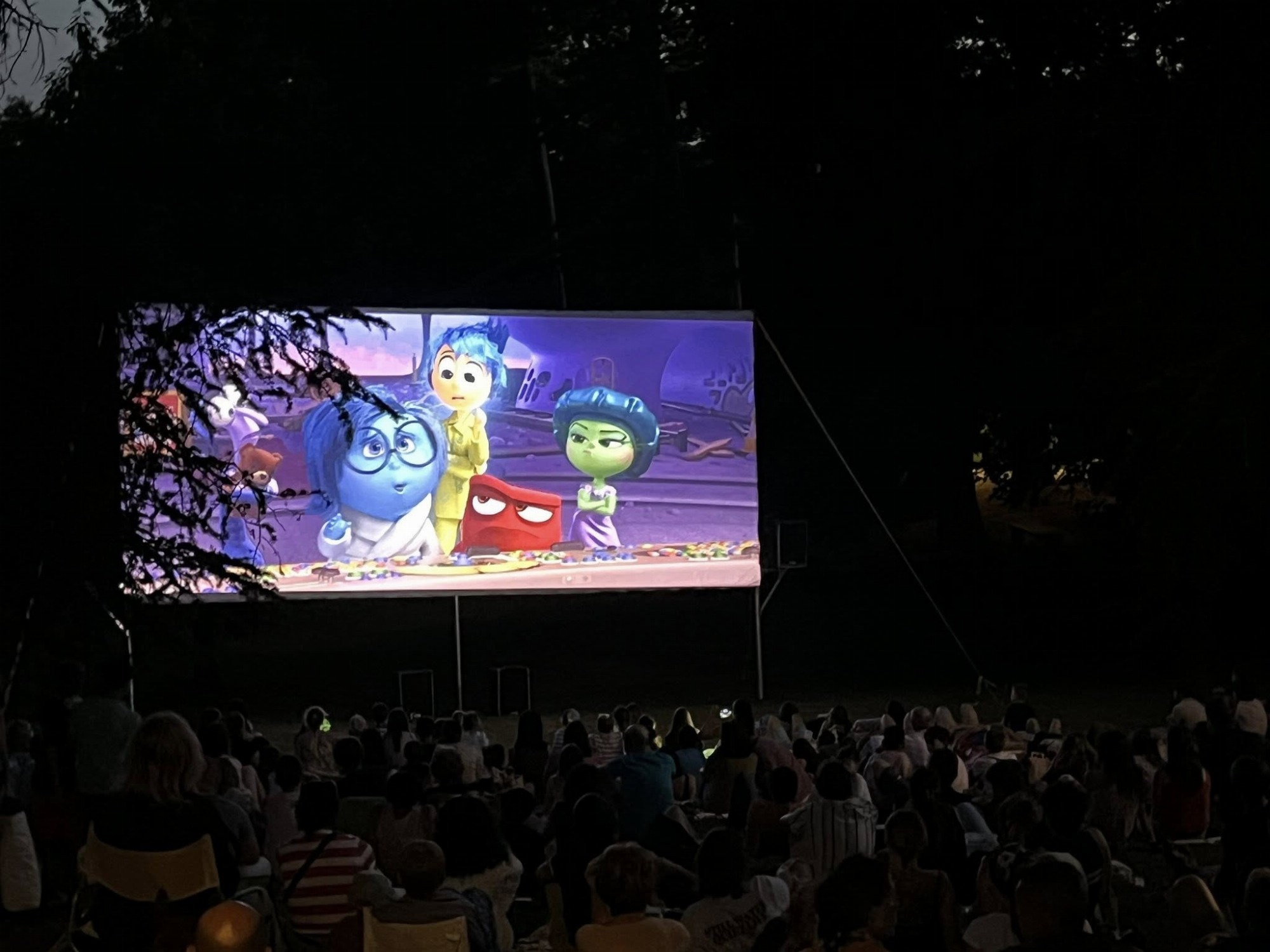Marché nocturne avec soirée festive et cinéma plein air_Chazay-d'Azergues