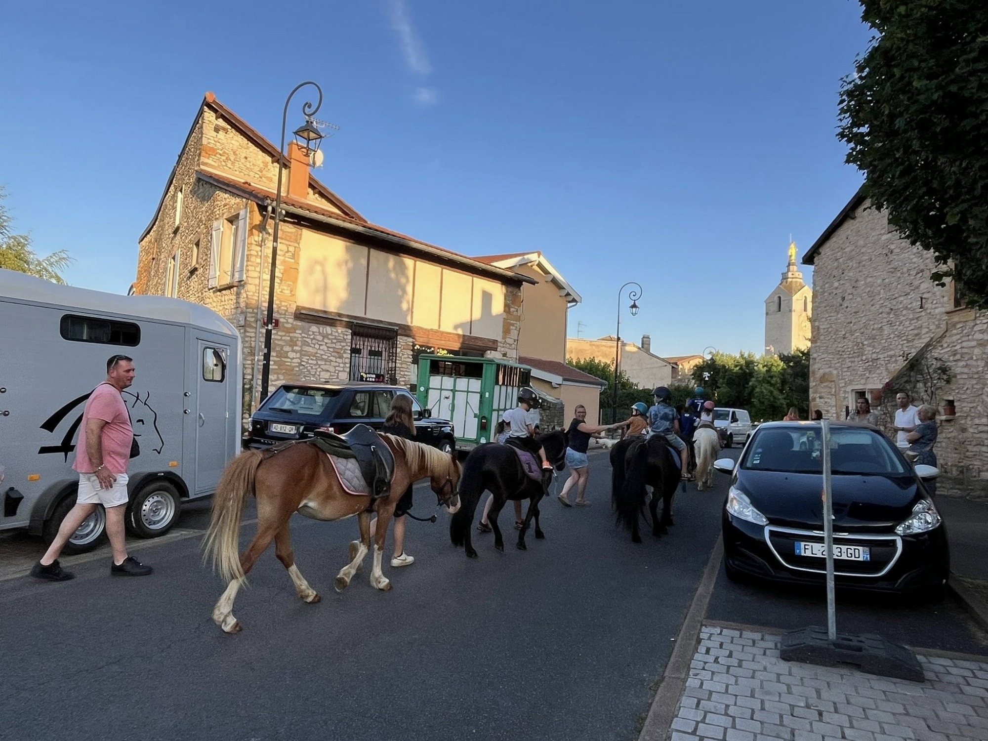 Marché nocturne avec soirée festive et cinéma plein air_Chazay-d'Azergues