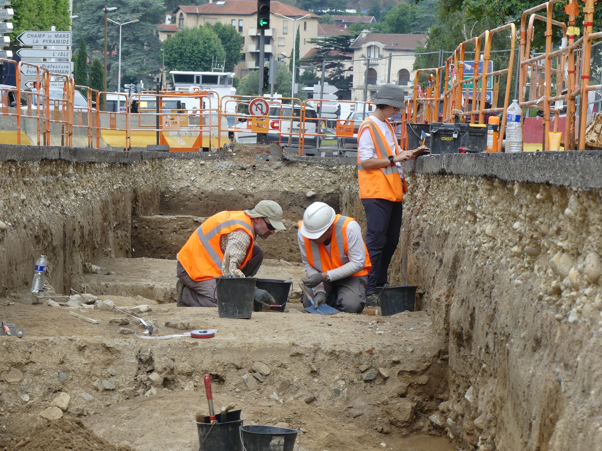 Archéologues intervenants sur le Cours Brillier