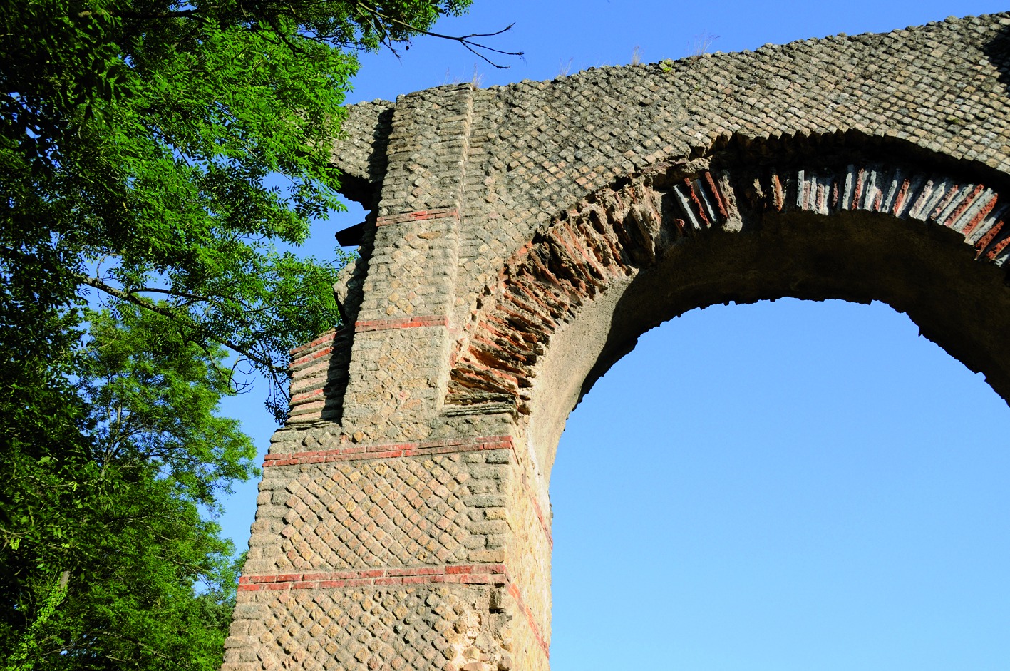Balade en suivant le tracé de l'aqueduc romain du Gier_AmisduPatrimoineMornantais_Mornant