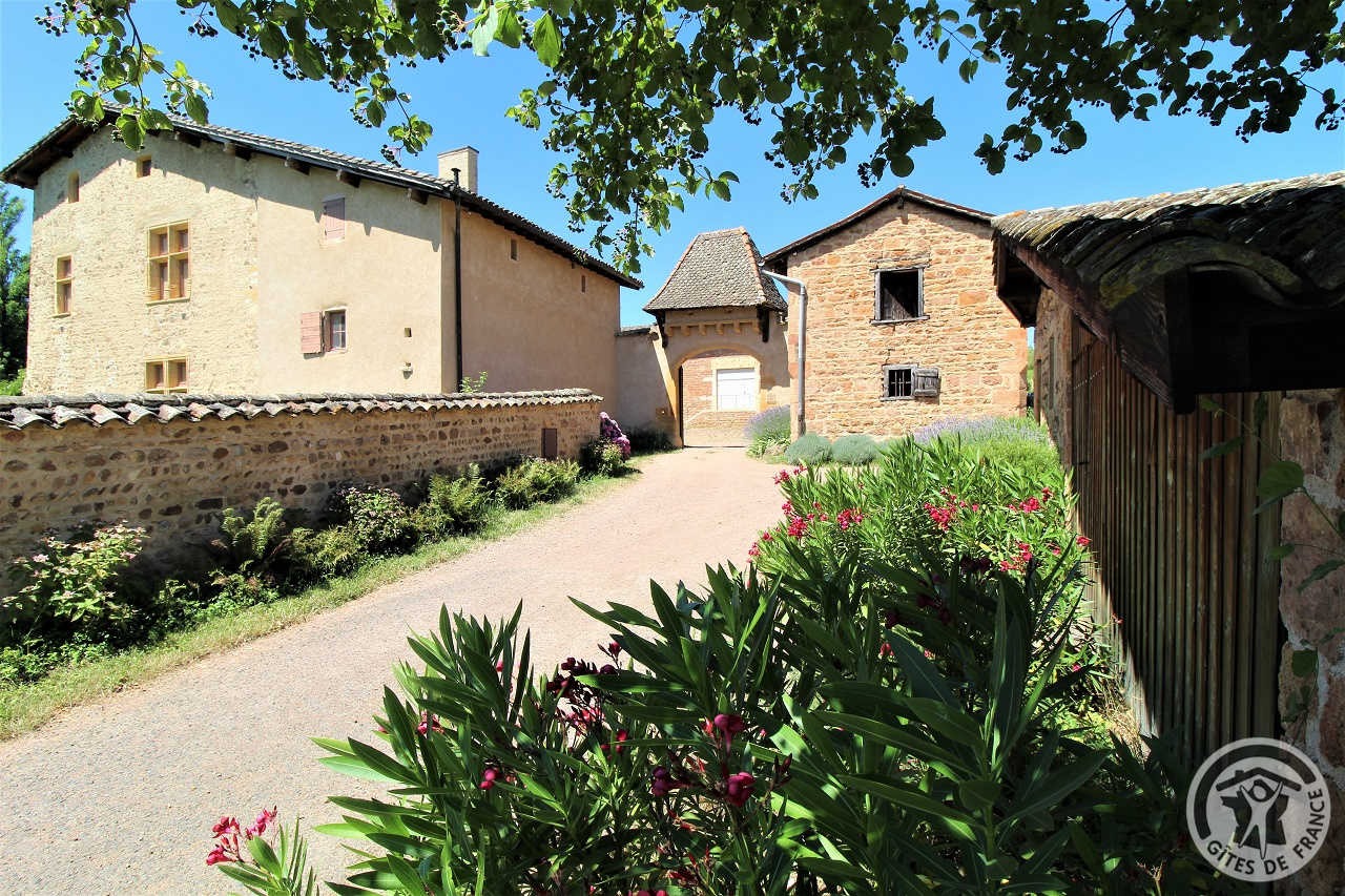 Gîte L'Annexe au Château de Pravins à Blacé (Rhône, Beaujolais, proximité de Villefranche-sur-Saône) : Bienvenue au Château Pravins.